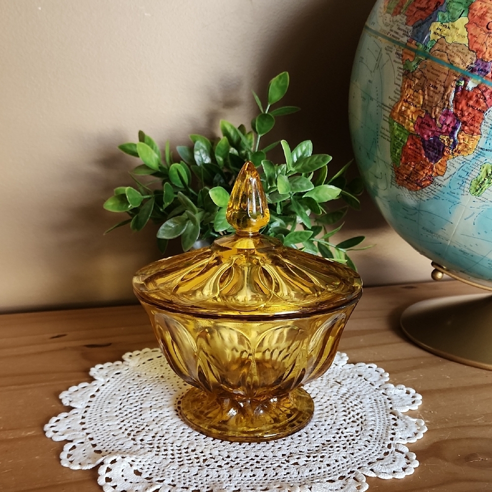 Vintage Amber Anchor Hocking Fairfield Glass Candy Dish With Lid